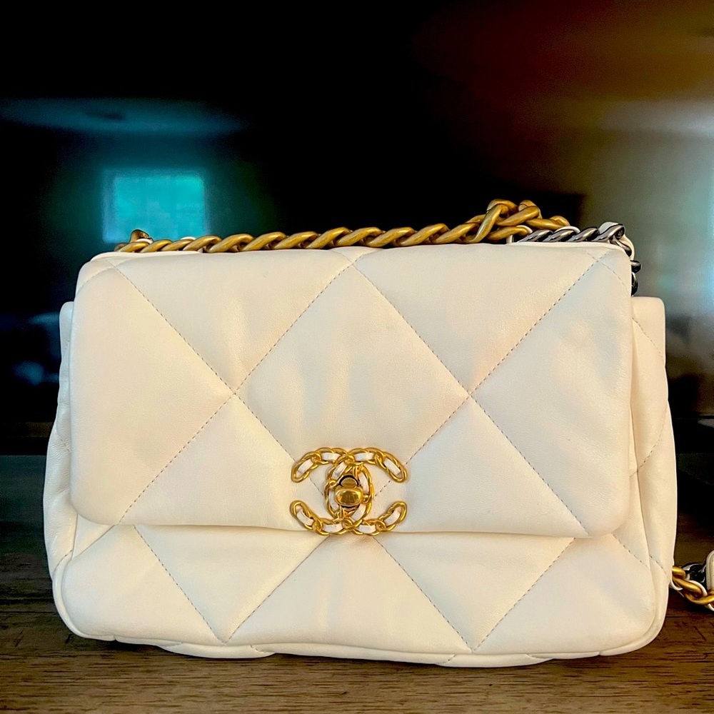 Chanel 19 Lambskin classic flap medium bag